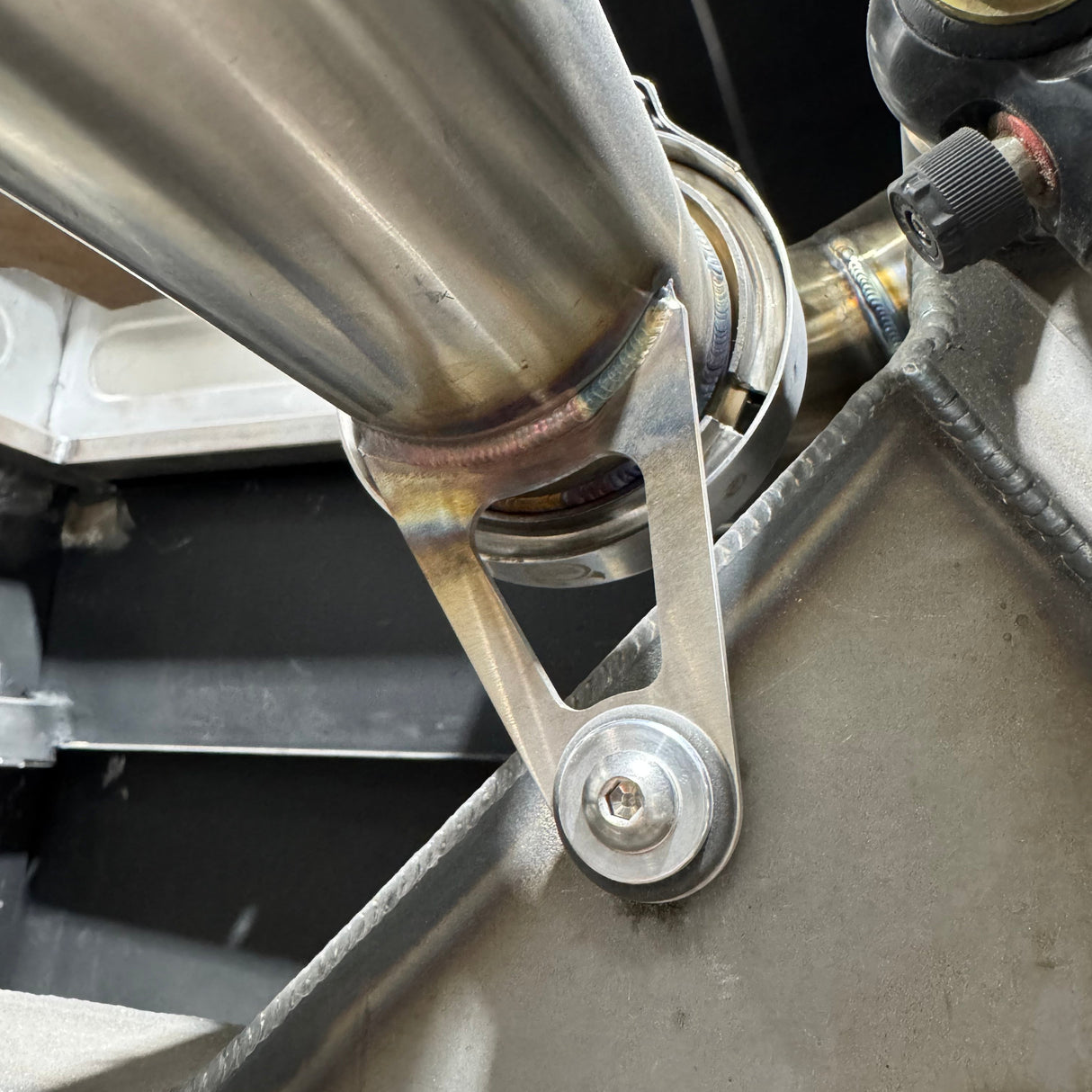 GSImfab 304 Stainless Steel Exhaust Hanger