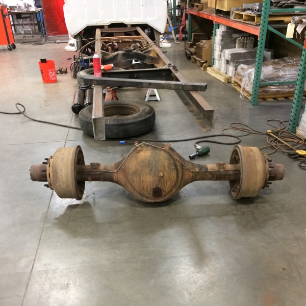 This rear axle is gigantic. dinoxxxl_7